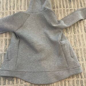 Northface women’s
Xs 
Grey
Excellent condition 
Thick
Warm